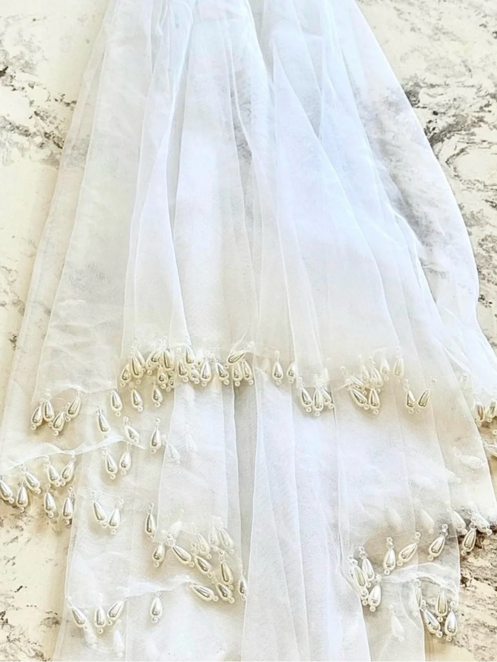 Bridal Teardrop Pearl Edge Veil - White